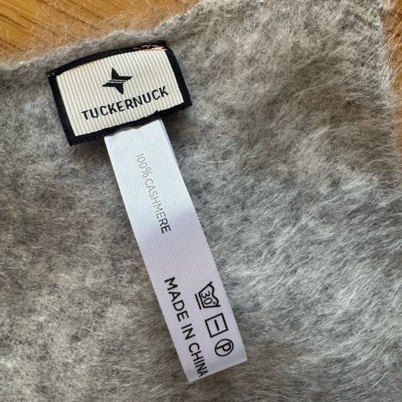 Tuckernuck Gray Cashmere Hat and Scarf Set - Picture 4 of 4